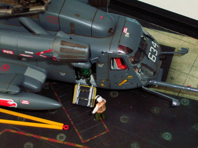 1/72 Fujimi Sikorsky CH-53 D Minesweeper by Derek Derks